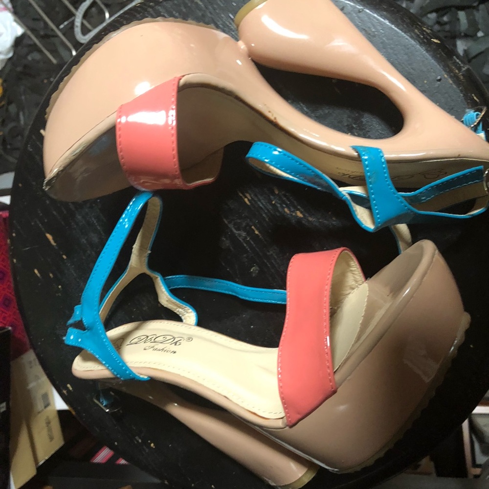 Eclectic heel sandal